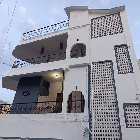 Cathe'S Town House Hotel ปอนดิเชอรี ภายนอก รูปภาพ