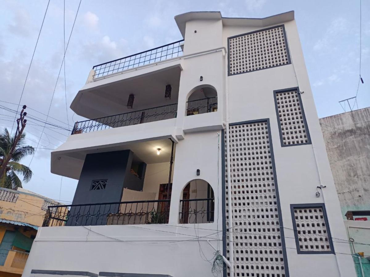 Cathe'S Town House Hotel ปอนดิเชอรี ภายนอก รูปภาพ