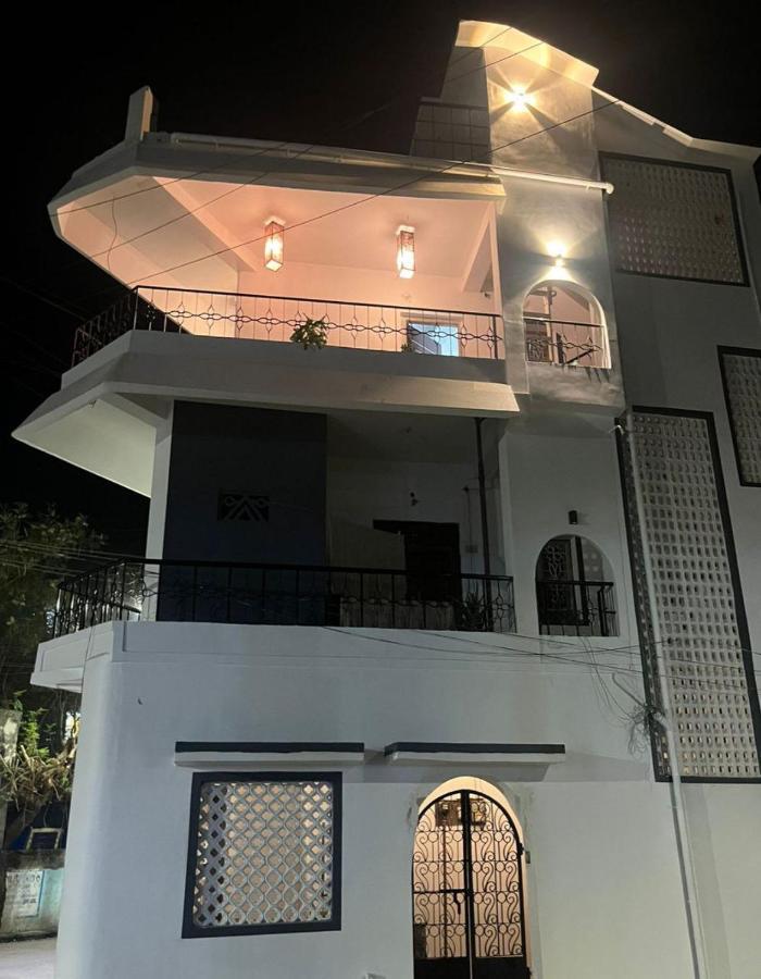 Cathe'S Town House Hotel ปอนดิเชอรี ภายนอก รูปภาพ